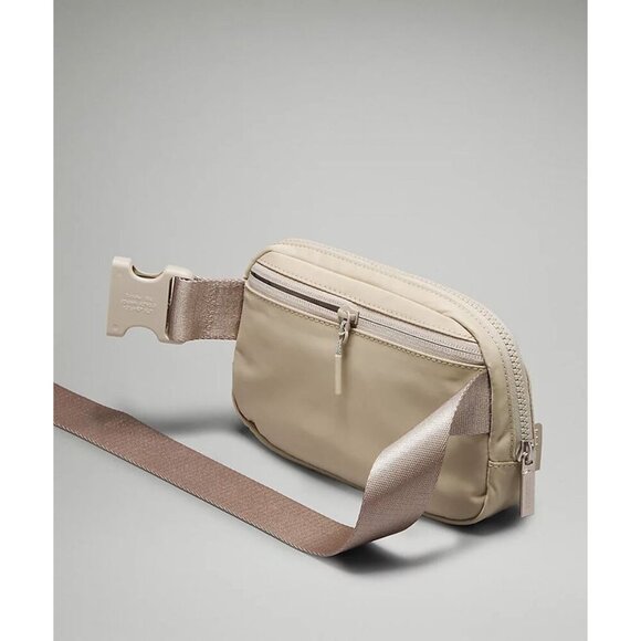 Everywhere Belt Bag 1L - Raw Linen - Picture 4 of 6